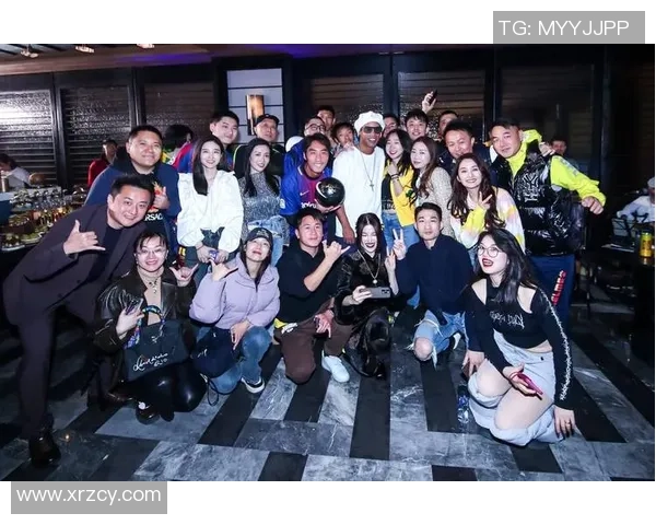 足球明星中国行精彩瞬间回顾与球迷互动热情洋溢的美好时刻